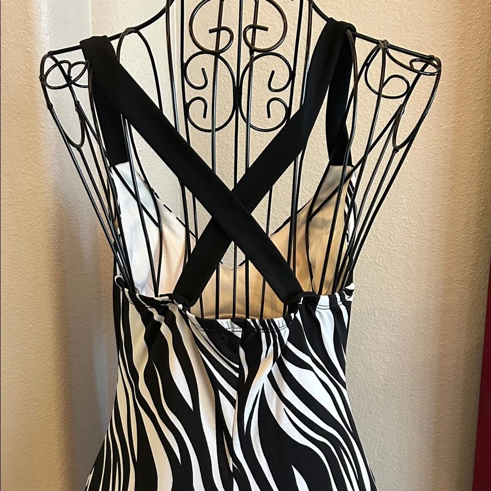 Elegant Black and White Zebra Print Maxi Dress - Picture 9 of 13